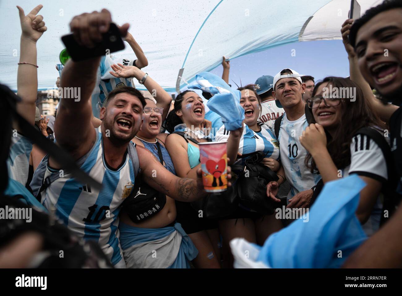 221219 -- BUENOS AIRES, Dec. 19, 2022 -- Fans of Argentina celebrate after their team winning the Final of the 2022 FIFA World Cup in Buenos Aires, capital of Argentina, Dec. 18, 2022. Photo by /Xinhua SPARGENTINA-BUENOS AIRES-2022 WORLD CUP-FINAL-CELEBRATE MartinxZabala PUBLICATIONxNOTxINxCHN Stock Photo