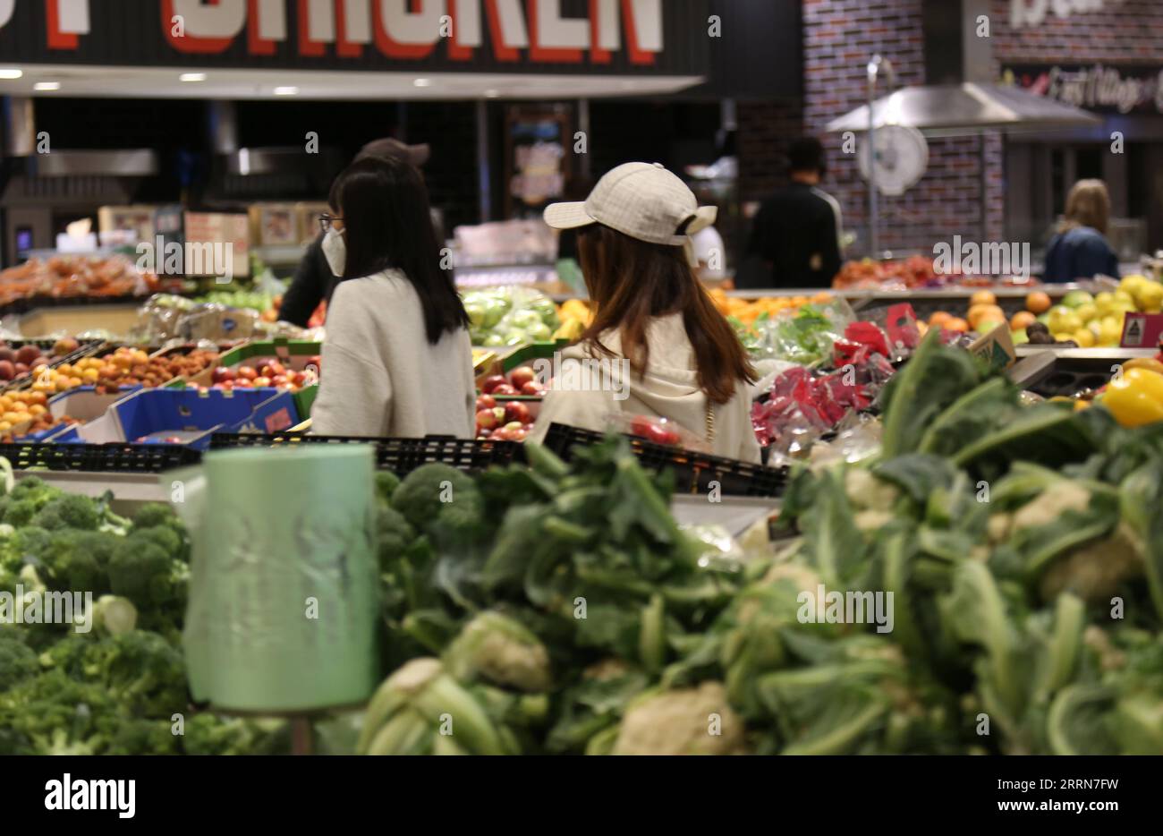 221219-sydney-dec-19-2022-customers-visit-a-supermarket-in