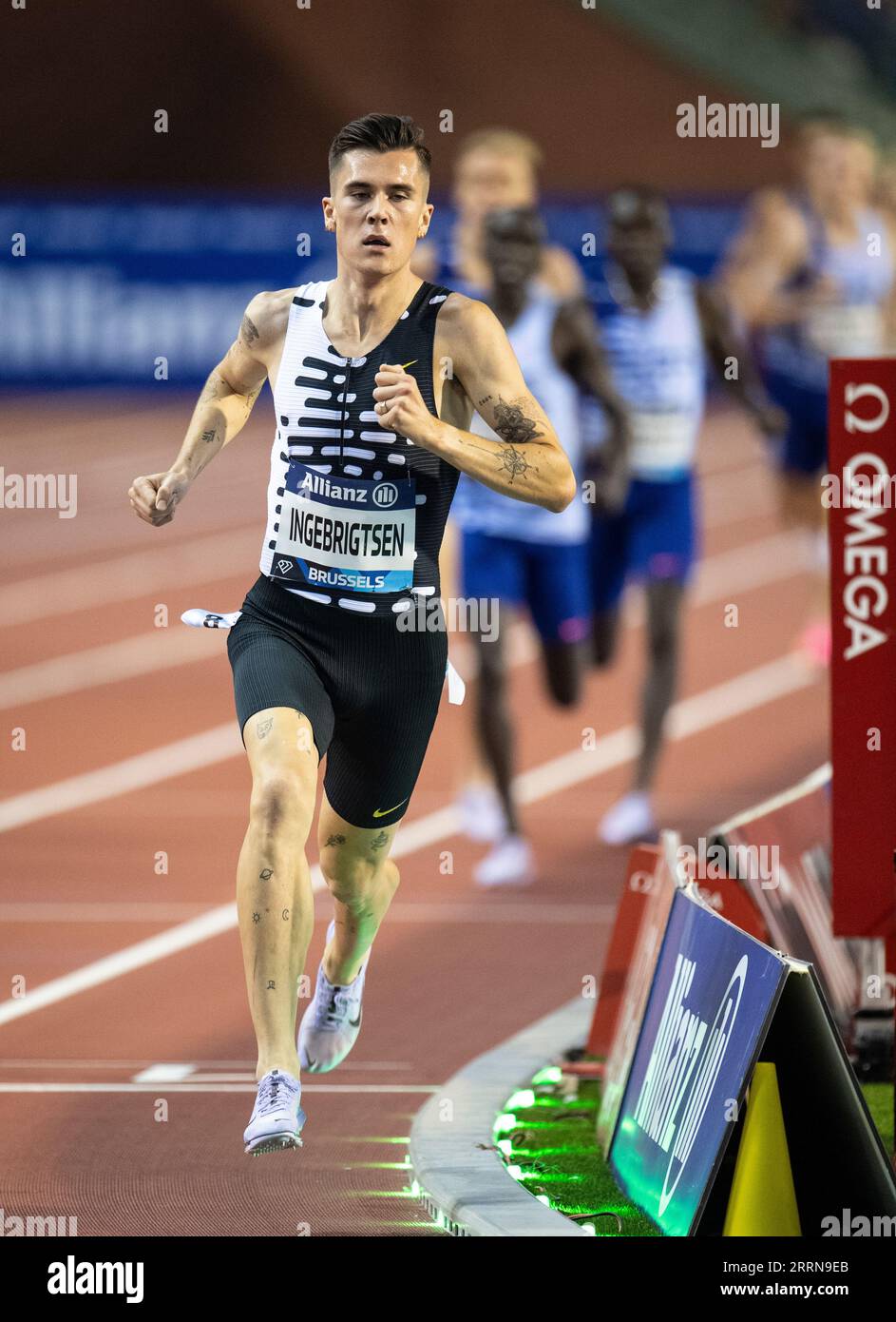 2000M World Record Running , Ingebrigtsen attacks world 2000m record ...