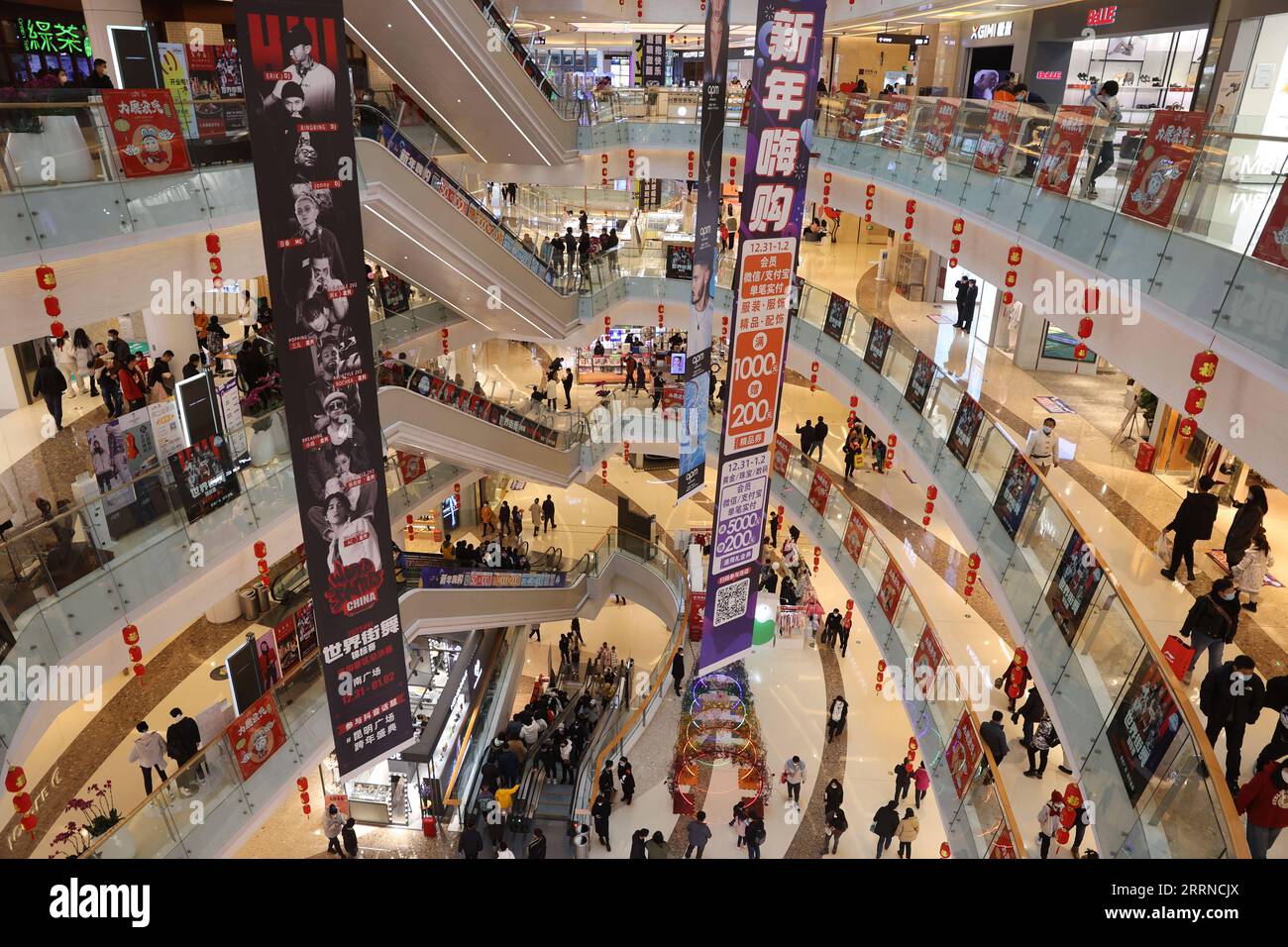 230103 -- BEIJING, Jan. 3, 2023 -- Consumers go shopping at a shopping mall in Kunming, southwest China s Yunnan Province, Jan. 1, 2023. Photo by /Xinhua Xinhua Headlines: China sees New Year consumption recovery, eyes 2023 growth LiangxZhiqiang PUBLICATIONxNOTxINxCHN Stock Photo