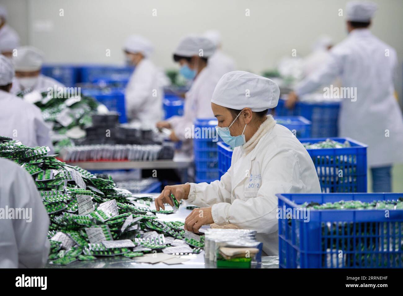 230107 -- BEIJING, Jan. 7, 2023 -- Staff members pack medicines at a pharmaceutical company in central China s Hunan Province, Dec. 19, 2022.  Xinhua Headlines: Six fallacies and truths about China s epidemic control ChenxSihan PUBLICATIONxNOTxINxCHN Stock Photo
