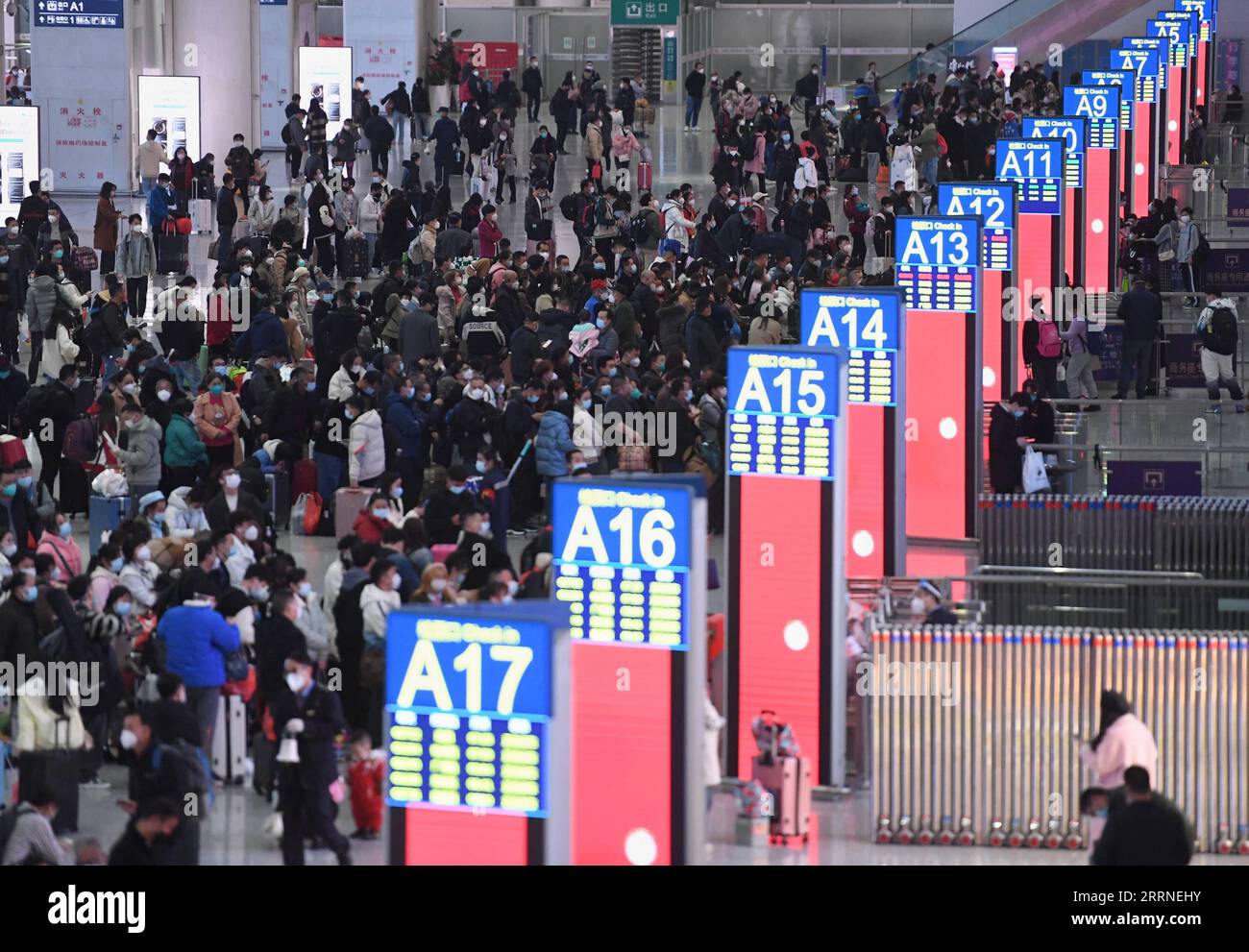 230107 -- BEIJING, Jan. 7, 2023 -- Passengers are pictured in Shenzhen North Railway Station during the Spring Festival travel rush in Shenzhen, south China s Guangdong Province, Jan. 7, 2023.  Xinhua Headlines: Six fallacies and truths about China s epidemic control MaoxSiqian PUBLICATIONxNOTxINxCHN Stock Photo