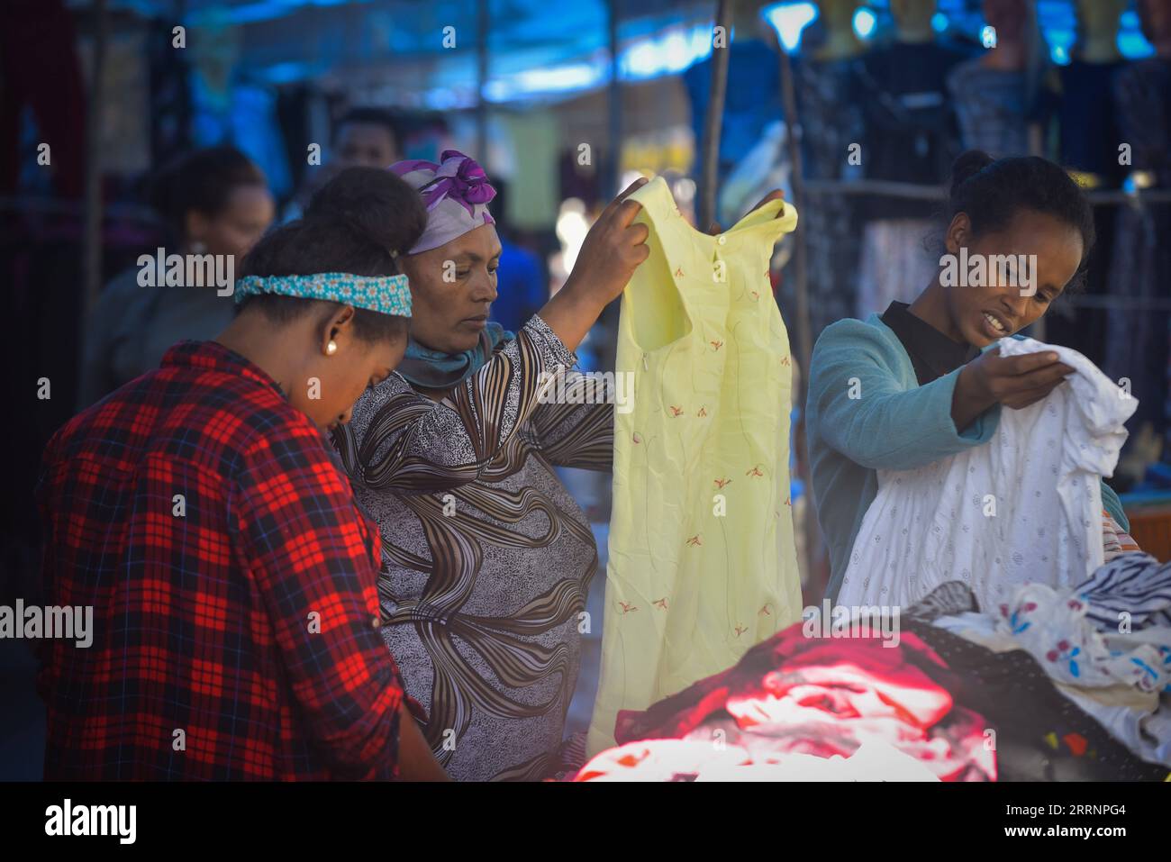 230124 ADDIS ABABA, Jan. 24, 2023 People shop for clothes at a
