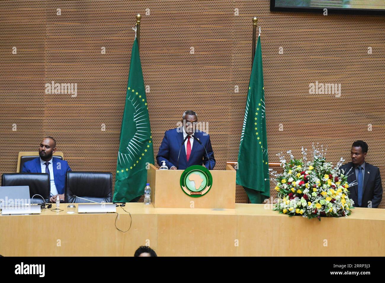 News Bilder des Tages 230215 -- ADDIS ABABA, Feb. 15, 2023 -- Ethiopian  Deputy Prime Minister and Foreign Minister Demeke Mekonnen C speaks at the  opening ceremony of the 42nd ordinary session