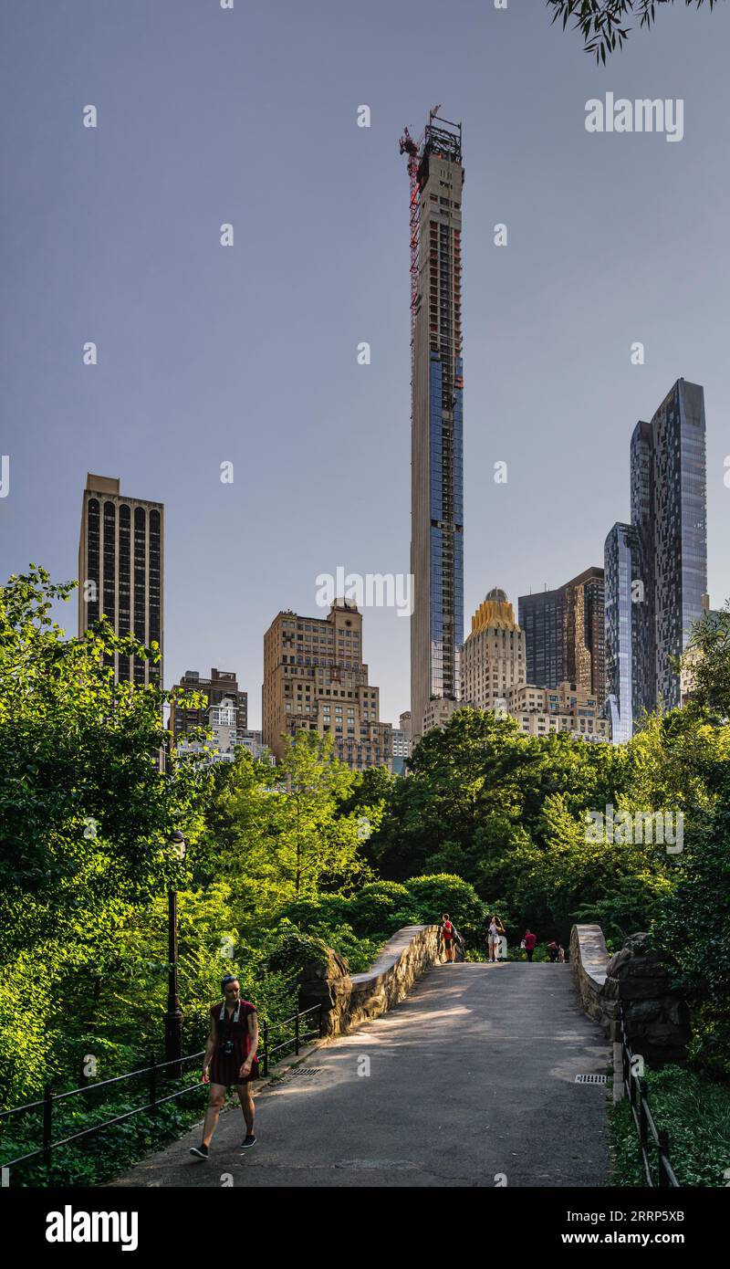 Central park mall shakespeare hi-res stock photography and images - Alamy