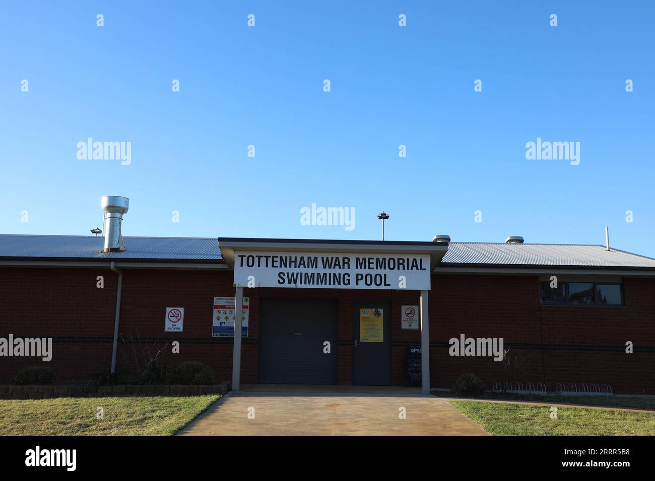 Tottenham war memorial swimming pool hires stock photography and
