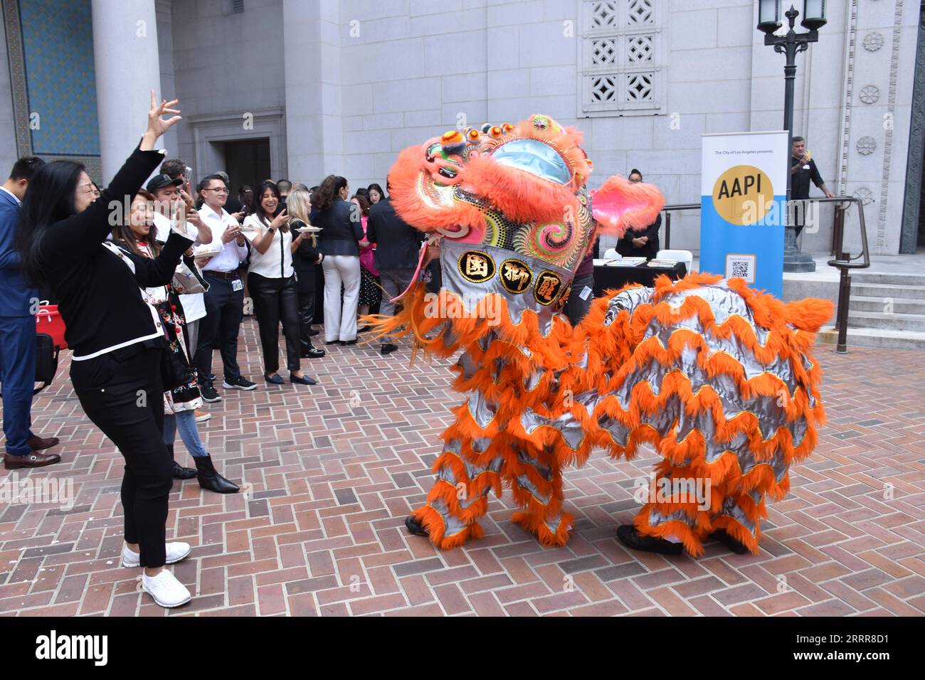 230514 -- LOS ANGELES, May 14, 2023 -- Lion dance performers interact with spectators at the opening ceremony of the Asian American and Pacific Islander Heritage Month held in the Spring Court of Los Angeles City Hall in Los Angeles, the United States, on May 12, 2023. TO GO WITH Feature: Los Angeles celebrates Asia Pacific heritage month Photo by /Xinhua U.S.-LOS ANGELES-ASIA PACIFIC HERITAGE MONTH-CELEBRATION ZengxHui PUBLICATIONxNOTxINxCHN Stock Photo