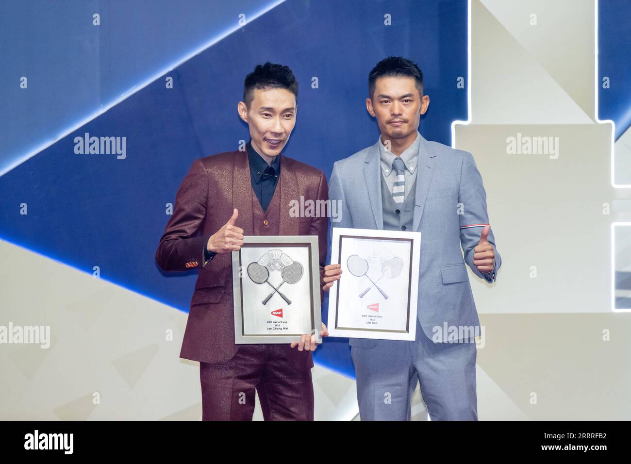 230526 -- KUALA LUMPUR, May 26, 2023 -- Former badminton world champion Lee Chong Wei L of Malaysia and Lin Dan of China pose after being inducted to Badminton World Federation BWF Hall of Fame during the ceremony in Kuala Lumpur, Malaysia, May 26, 2023.  SPMALAYSIA-KUALA LUMPUR-BADMINTON-HALL OF FAME CEREMONY ZhuxWei PUBLICATIONxNOTxINxCHN Stock Photo
