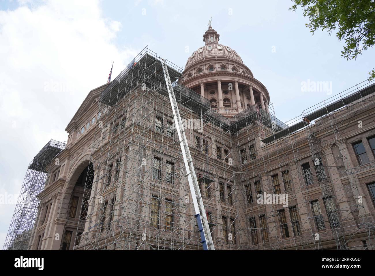 230528 -- HOUSTON, May 28, 2023 -- This photo taken on May 27,2023 shows the Texas Capitol which is under maintenance in Austin, Texas, the United States. The GOP-led Texas House of Representatives on Saturday voted to impeach Attorney General Ken Paxton, a powerful Republican and firm ally of former President Donald Trump in the second largest U.S. state, over yearslong accusations of corruption, lawbreaking and power-abusing. Photo by /Xinhua U.S.-HOUSTON-KEN PAXTON-IMPEACHMENT BoxLee PUBLICATIONxNOTxINxCHN Stock Photo
