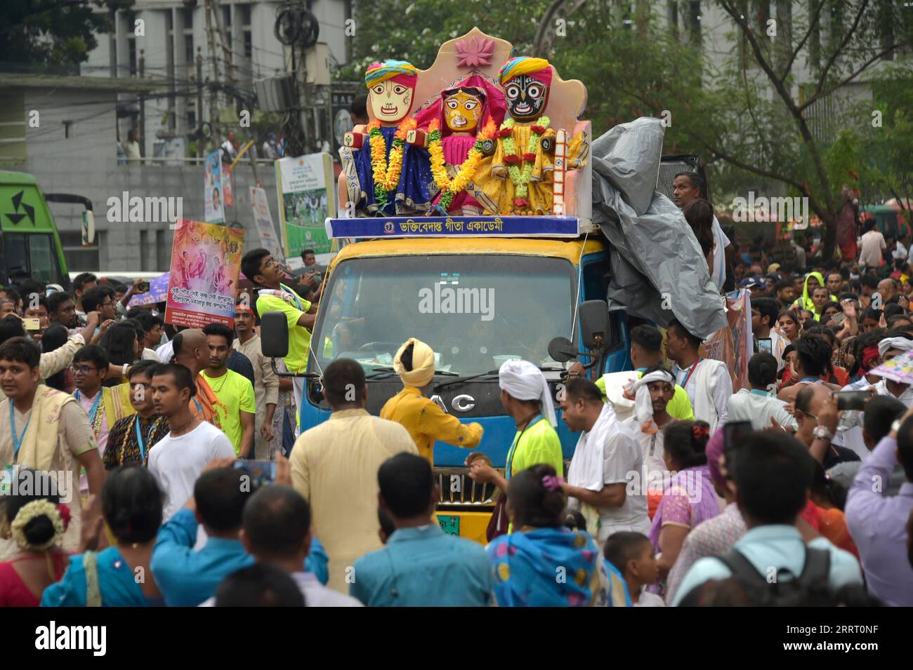 230620 -- DHAKA, June 20, 2023 -- Bangladeshi Hindu devotees celebrate