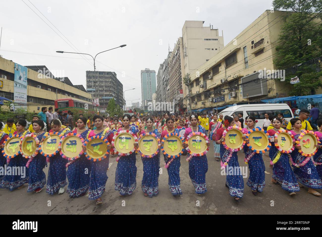 230620 -- DHAKA, June 20, 2023 -- Bangladeshi Hindu devotees celebrate