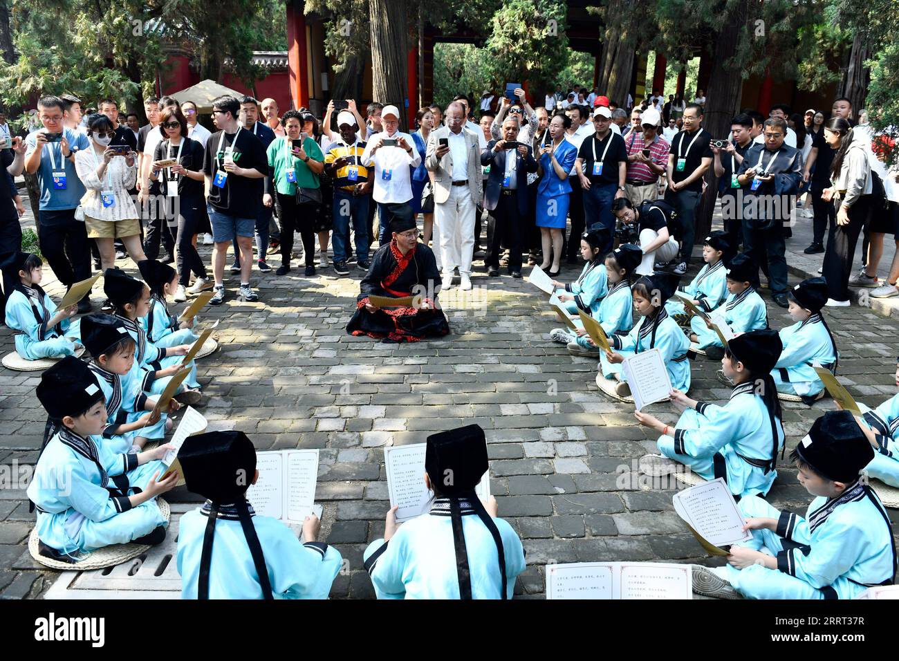 230627 -- QUFU, June 27, 2023 -- Children read the Analects of Confucius at the Confucius Temple in Qufu, east China s Shandong Province, June 27, 2023. A series of activities to promote traditional Chinese culture were held at the Confucius Temple in Qufu during the World Internet Conference Nishan Dialogue on Digital Civilization on Tuesday.  CHINA-SHANDONG-QUFU-WORLD INTERNET CONFERENCE-CULTURAL ACTIVITIES CN GuoxXulei PUBLICATIONxNOTxINxCHN Stock Photo
