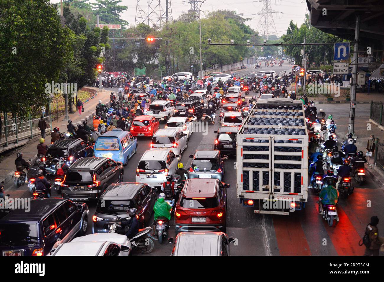 230627 -- JAKARTA, June 27, 2023 -- This photo taken on June 27, 2023 shows vehicles on a road ahead of Eid al-Adha in Jakarta, Indonesia. Many people left the capital city of Jakarta and headed for hometown ahead of the Eid al-Adha.  INDONESIA-JAKARTA-EID AL-ADHA-TRAFFIC XuxQin PUBLICATIONxNOTxINxCHN Stock Photo