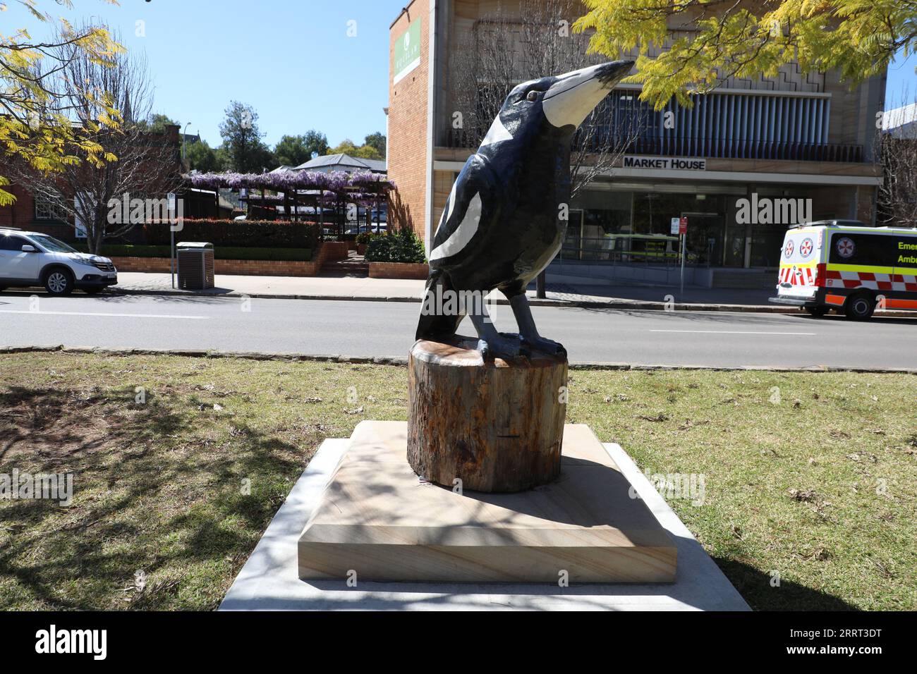 The big magpie statue hires stock photography and images Alamy