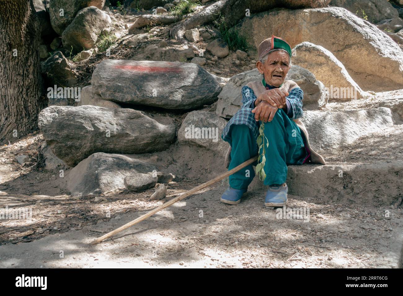 August 30th 2023, Himachal Pradesh, India. Elderly Himachali woman wearing traditional attire in rural Himachal Pradesh. Stock Photo