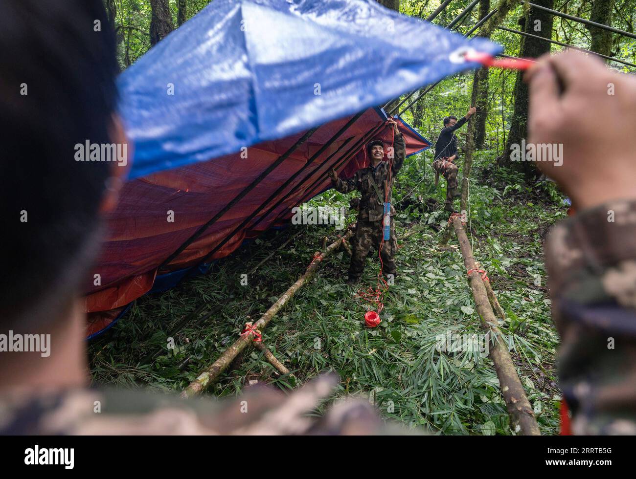 230712 -- LUSHUI, July 12, 2023 -- Rangers put up a shelter during a ...