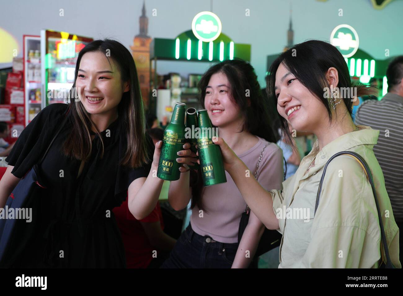 230720 -- HARBIN, July 20, 2023 -- Visitors taste beer at the 21th China Harbin International Beer Festival in Harbin, capital of northeast China s Heilongjiang Province, July 20, 2023. The 21th China Harbin International Beer Festival opened here on Thursday.  CHINA-HEILONGJIANG-HARBIN-BEER FESTIVAL-OPEN CN ZhangxTao PUBLICATIONxNOTxINxCHN Stock Photo