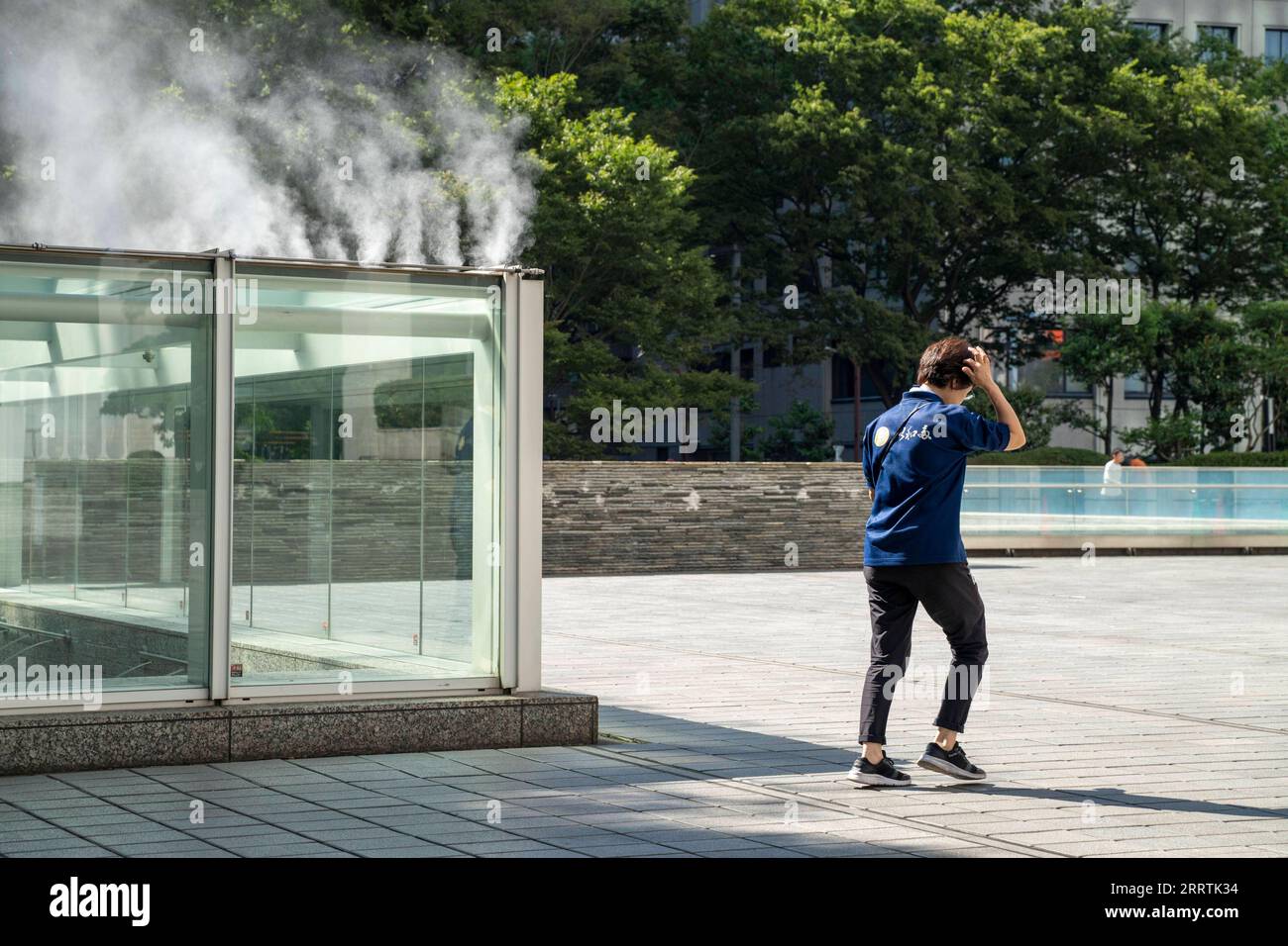 Hot summer day in tokyo hi-res stock photography and images - Alamy