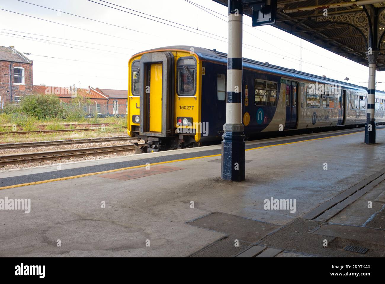 Northern trains passenger train number 150277 at Doncaster station Stock Photo