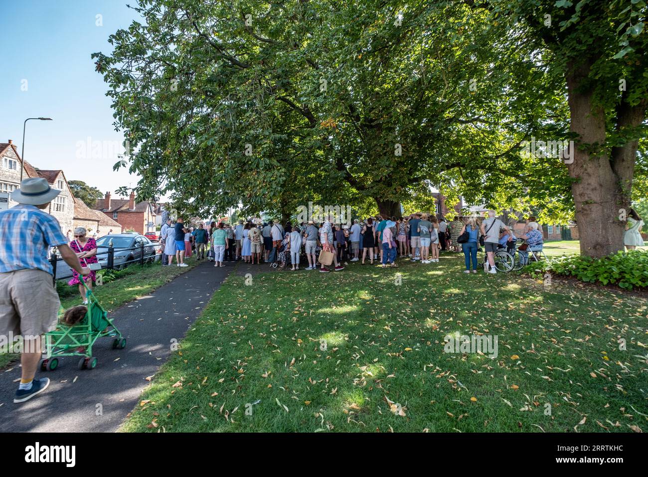 Wallingford, UK. Saturday 9th September 2023. Crowds gather at the Kinecroft in Wallingford to watch the unveiling of the life sized bronze statue of crime Novelist Agatha Christie. The writer spent more than 40 years residing on the outskirts of Wallingford. She lived in Winterbrook House and was buried in the churchyard of St Mary’s in Cholsey. Credit: Lu Parrott / Alamy Live News Stock Photo