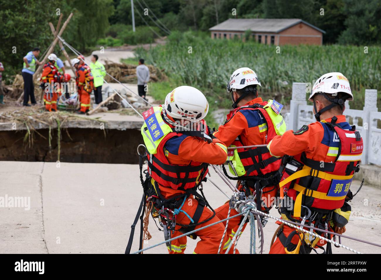 Rope system rescue hi-res stock photography and images - Alamy