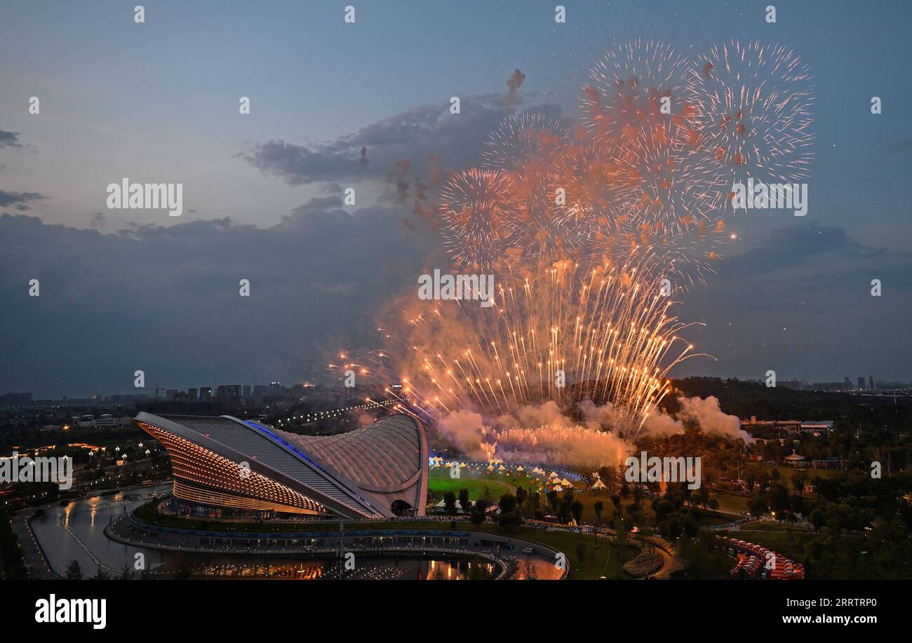 230808 -- CHENGDU, Aug. 8, 2023 -- Fireworks are seen during the closing ceremony of the 31st FISU Summer World University Games in Chengdu, southwest China s Sichuan Province, Aug. 8, 2023.  Chengdu UniversiadeCHINA-CHENGDU-WORLD UNIVERSITY GAMES-CLOSING CEREMONY CN LiuxKun PUBLICATIONxNOTxINxCHN Stock Photo