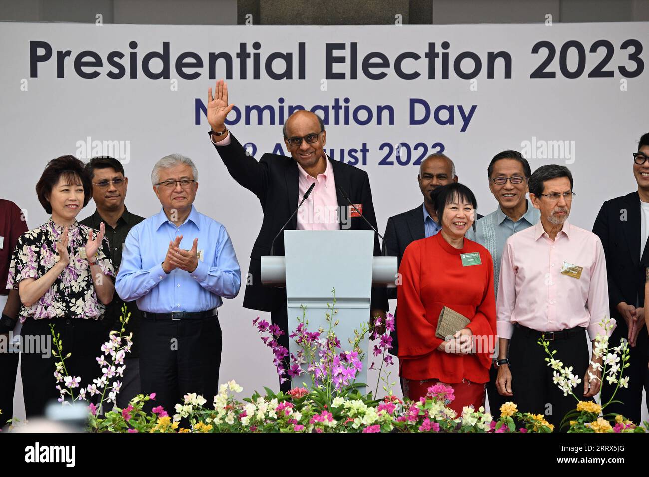 230822 -- SINGAPORE, Aug. 22, 2023 -- Presidential candidate Tharman  Shanmugaratnam waves to his supporters at the nomination centre for the  upcoming presidential election in Singapore on Aug. 22, 2023. Singapore will