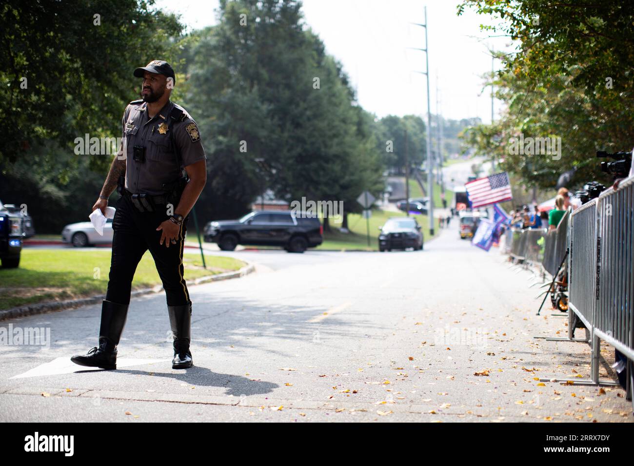 230825 -- ATLANTA, Aug. 25, 2023 -- A police officer is seen outside the Fulton County Jail in Atlanta, Georgia, the United States, Aug. 24, 2023. Former U.S. President Donald Trump turned himself in on Thursday to the authorities in Atlanta for the Georgia election interference case. Photo by /Xinhua U.S.-FORMER PRESIDENT-SURRENDER-GEORGIA ELECTION INTERFERENCE MatthewxPendry PUBLICATIONxNOTxINxCHN Stock Photo