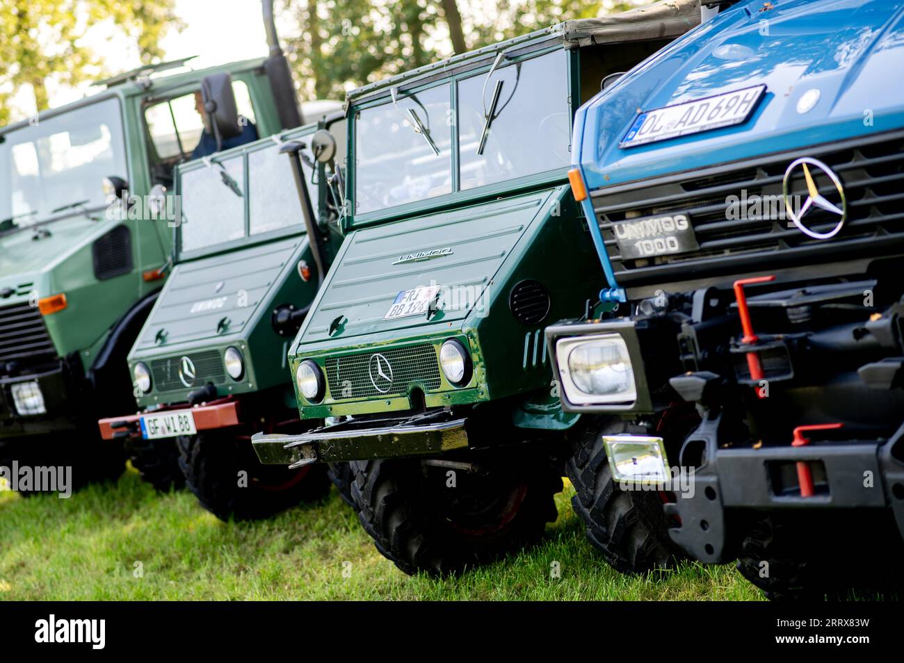 Friedeburg, Germany. 09th Sep, 2023. Historical vehicles of the type Mercedes-Benz Unimog stand on a meadow in the district Wiesedermeer. For the first time a Unimog and MB-trac meeting takes place in East Frisia, to which more than 100 classic car owners have arrived with their vehicles. Credit: Hauke-Christian Dittrich/dpa/Alamy Live News Stock Photo
