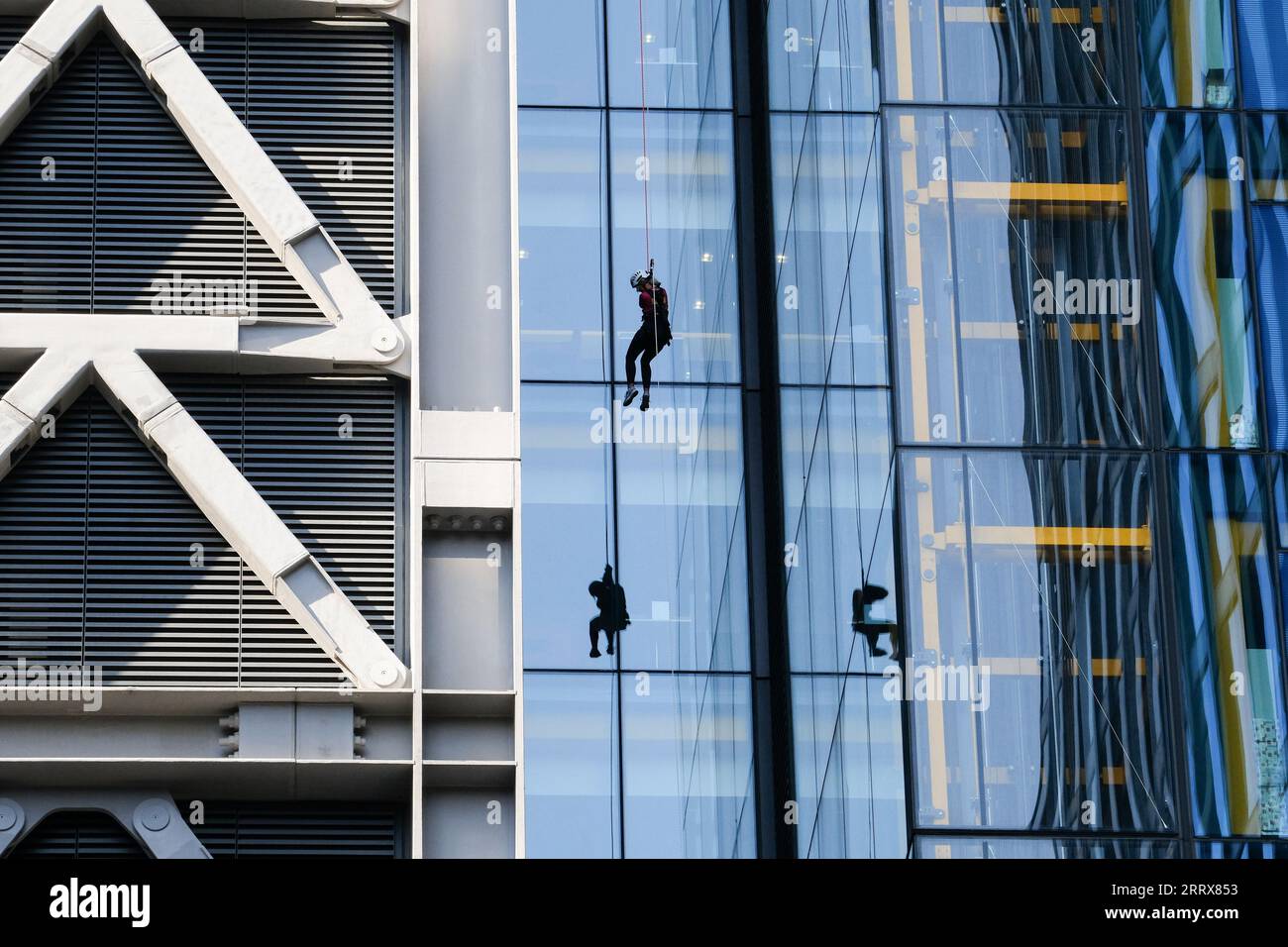 City of London, London, UK. 9th Sep 2023. The London Landmarks Skyscraper Challenge, with people running to the 42nd floor of The Cheesegrater then either abseiling down the Cheesegrater or zipwire to the Gherkin. An abseiler and reflections. Credit: Matthew Chattle/Alamy Live News Stock Photo
