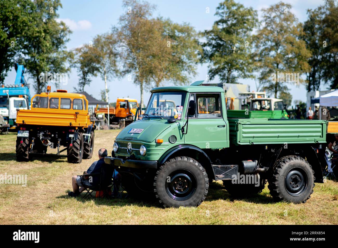 Friedeburg, Germany. 09th Sep, 2023. Historical vehicles of the type Mercedes-Benz Unimog stand on a meadow in the district Wiesedermeer. For the first time a Unimog and MB-trac meeting takes place in East Frisia, to which more than 100 classic car owners have arrived with their vehicles. Credit: Hauke-Christian Dittrich/dpa/Alamy Live News Stock Photo