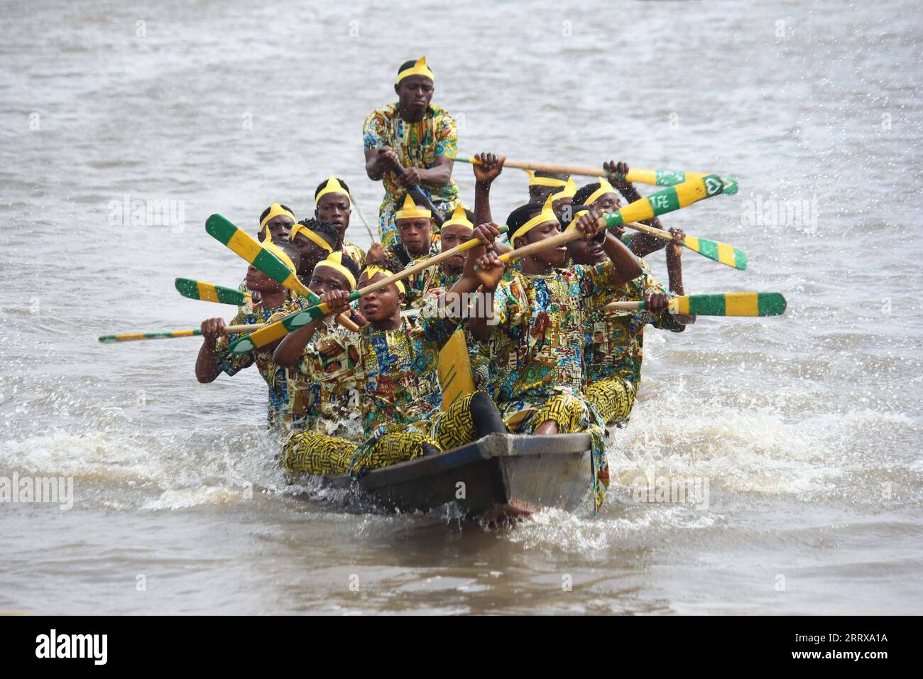 230831 -- COTONOU, Aug. 31, 2023 -- People take part in a canoe