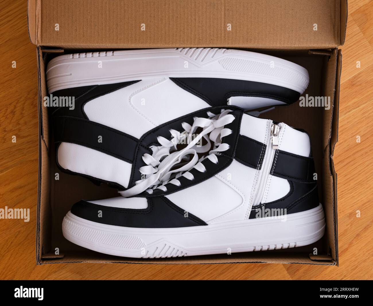 Shoebox hi-res stock photography and images - Alamy