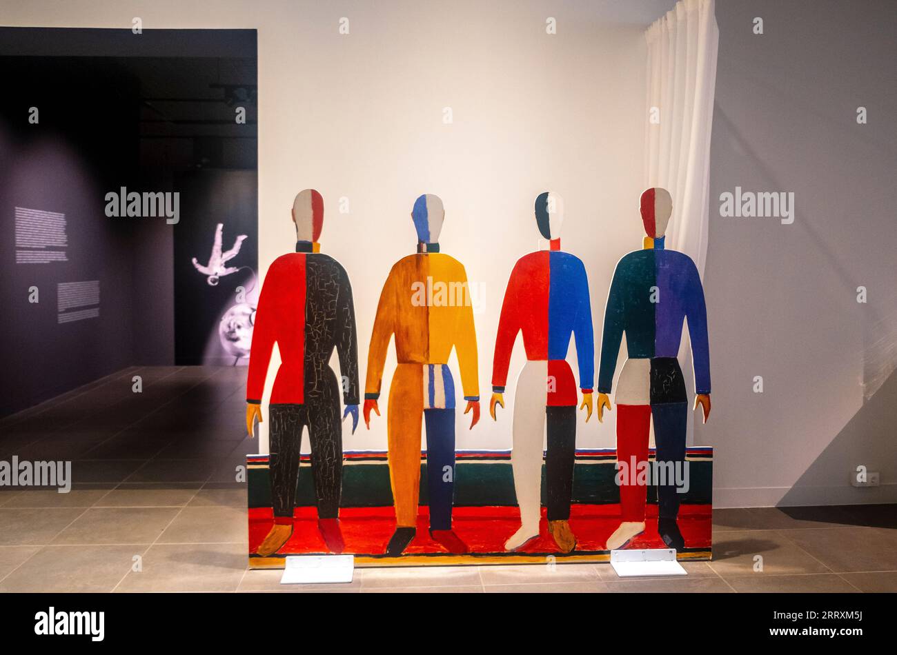 Folklore ruso hi-res stock photography and images - Alamy