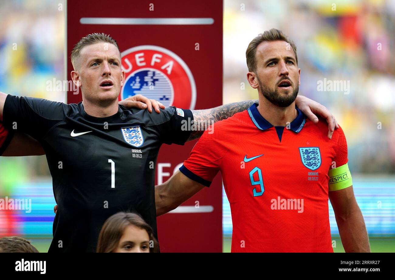 England's Jordan Pickford (left) and Harry Kane sing the national