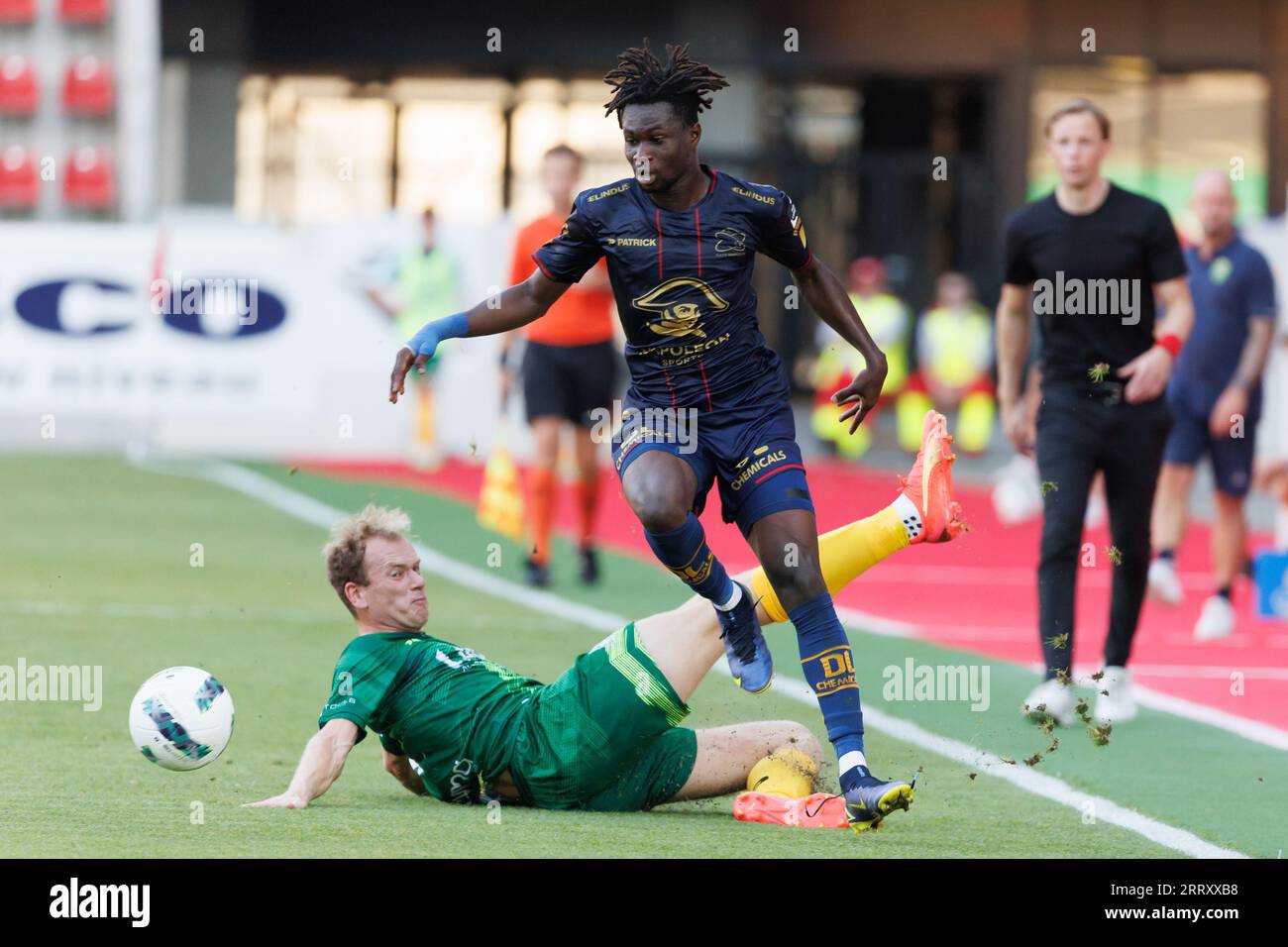 Zulte, Belgium. 09th Sep, 2023. St-Lenaarts' Anthony Laureyssens and Essevee's Abdoulaye (Ablo) Traore fight for the ball during a Croky Cup 6th round match between Zulte-Waregem (Challenger Pro League) and KFC Sint-Lenaarts (3rd amateur division), in Zulte, Saturday 09 September 2023. BELGA PHOTO KURT DESPLENTER Credit: Belga News Agency/Alamy Live News Stock Photo