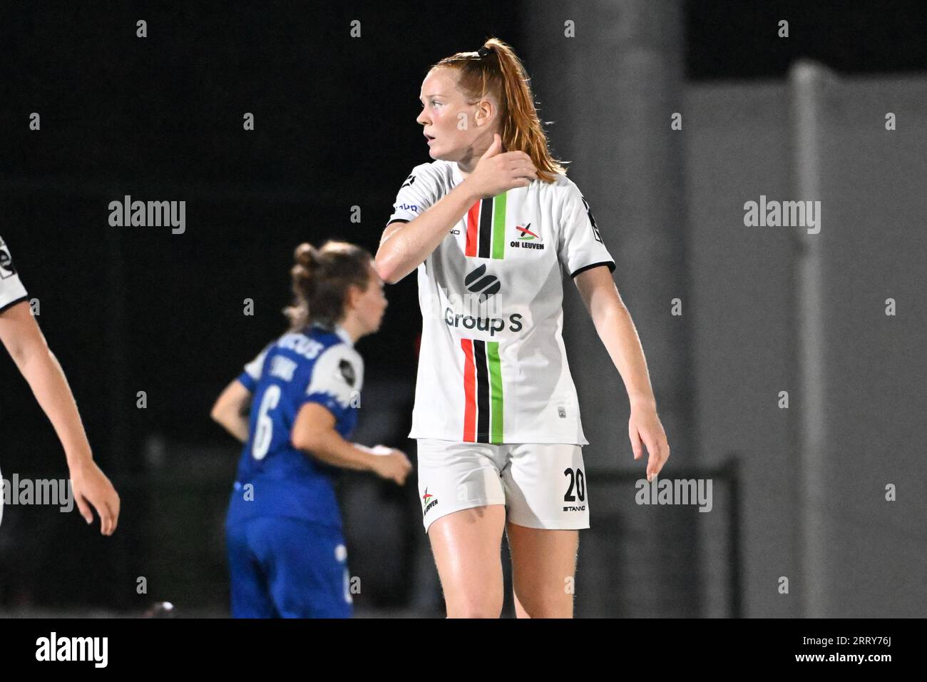 Nikee Van Dijk (20) of OHL and Silke Vanwynsberghe (21) of