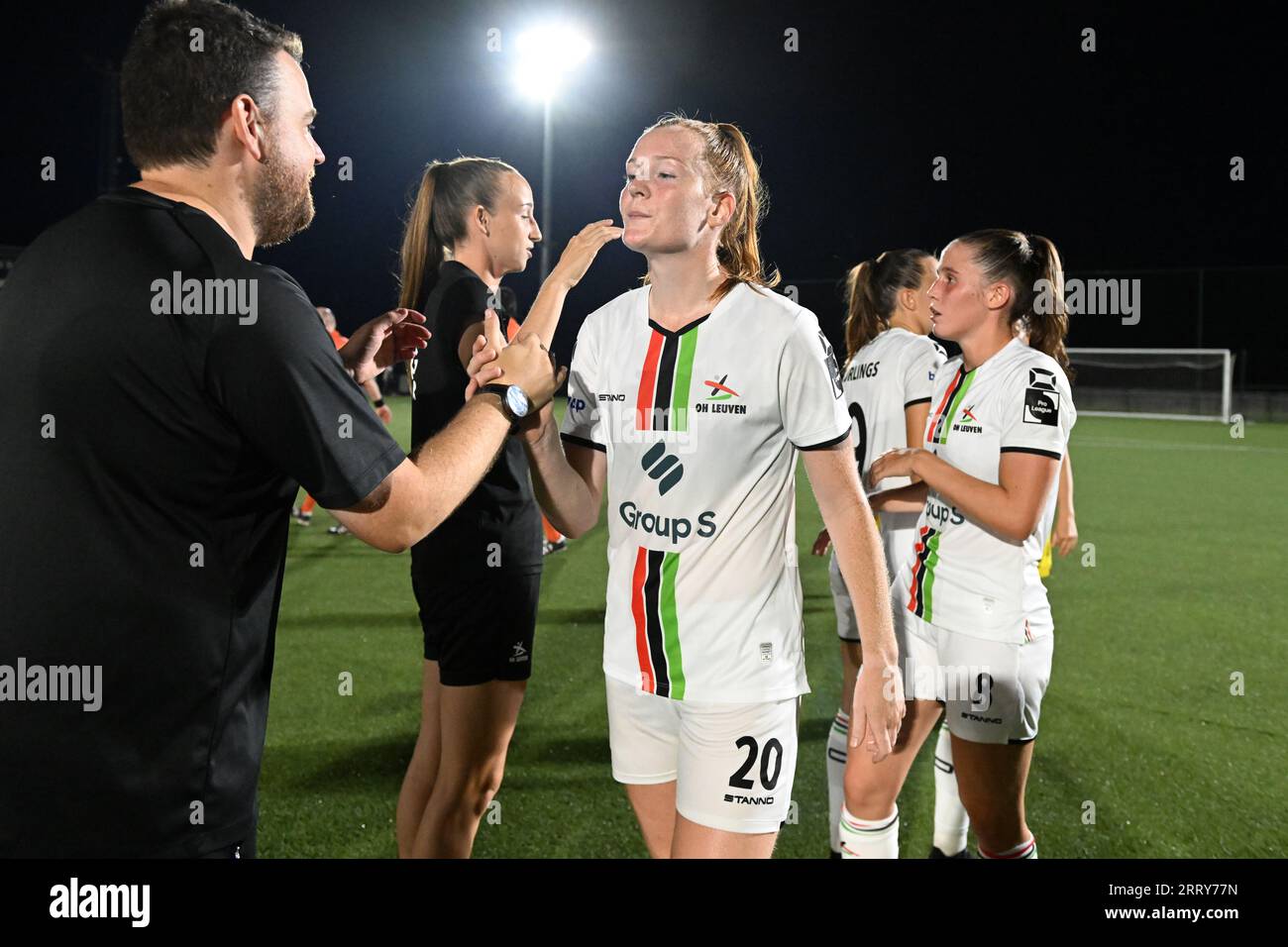 Nikee Van Dijk (20) of OHL and Silke Vanwynsberghe (21) of