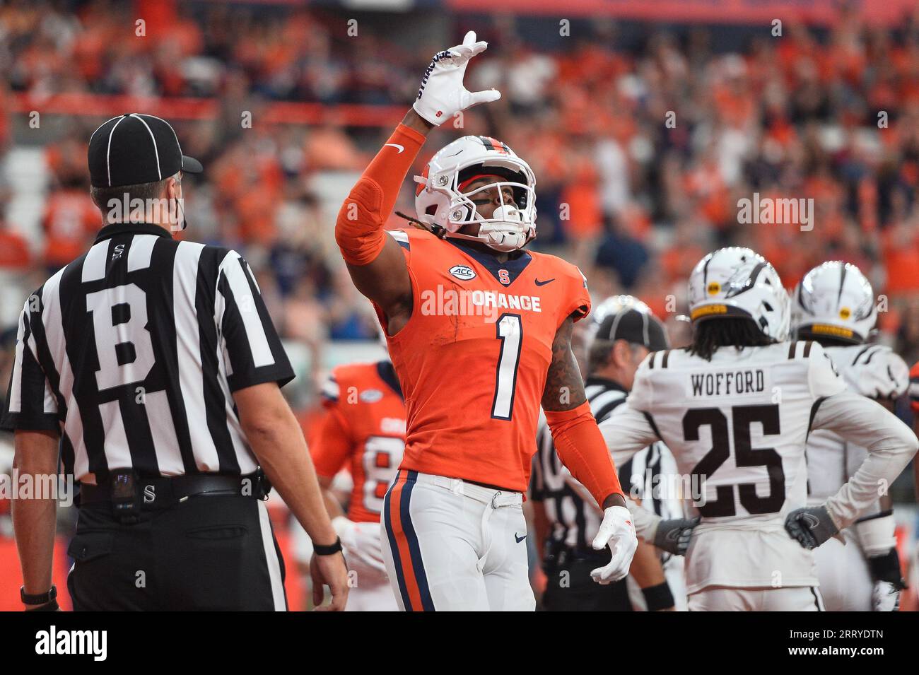 Syracuse running back LeQuint Allen Jr. (1) celebrates after scoring