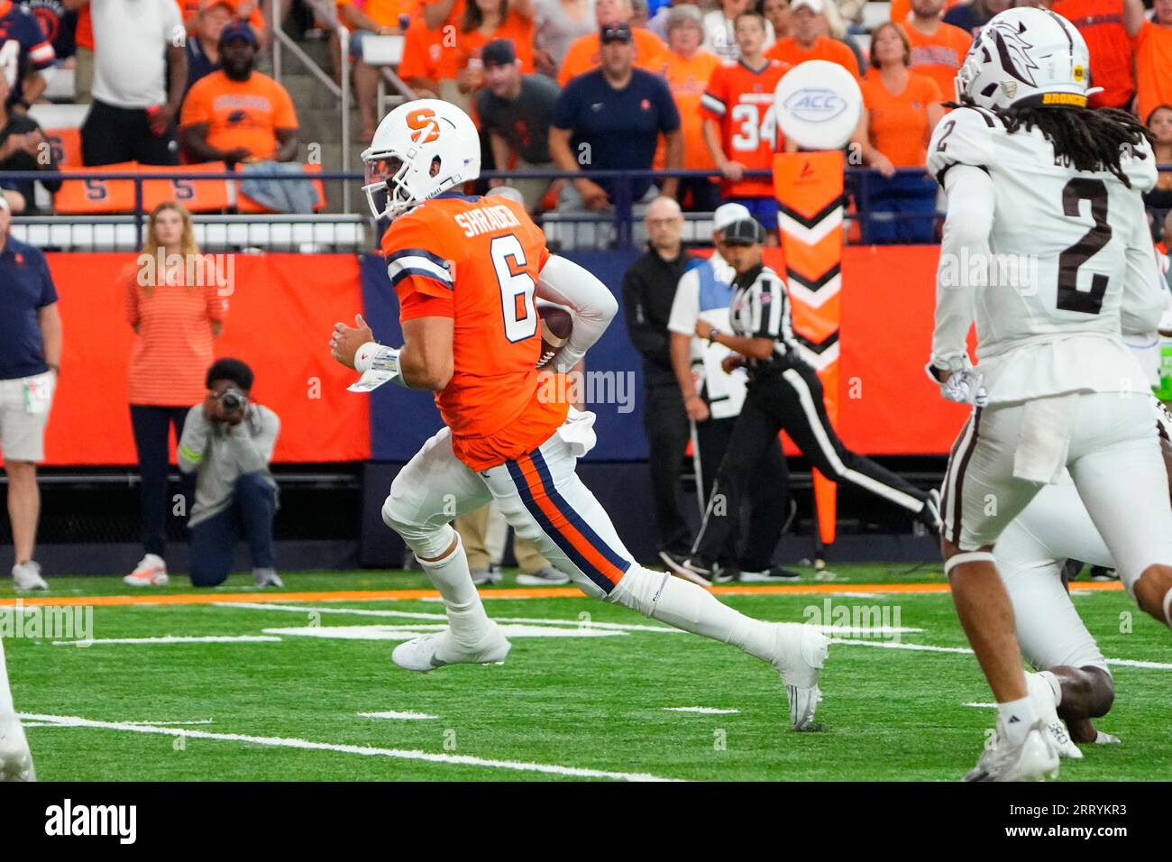 SYRACUSE, NY - SEPTEMBER 09: Syracuse Orange Quarterback Garrett ...