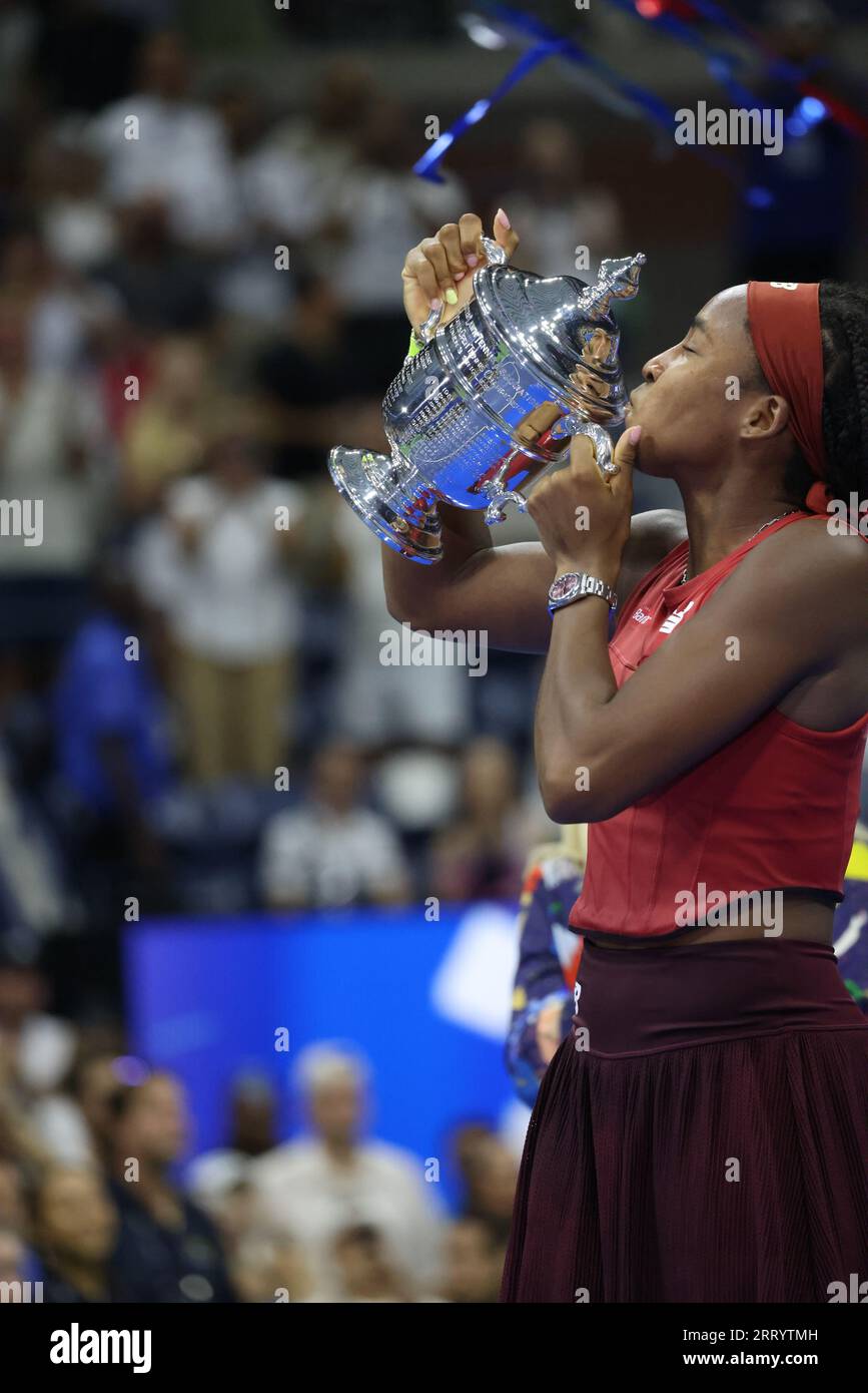 Coco gauff trophy hi-res stock photography and images - Alamy