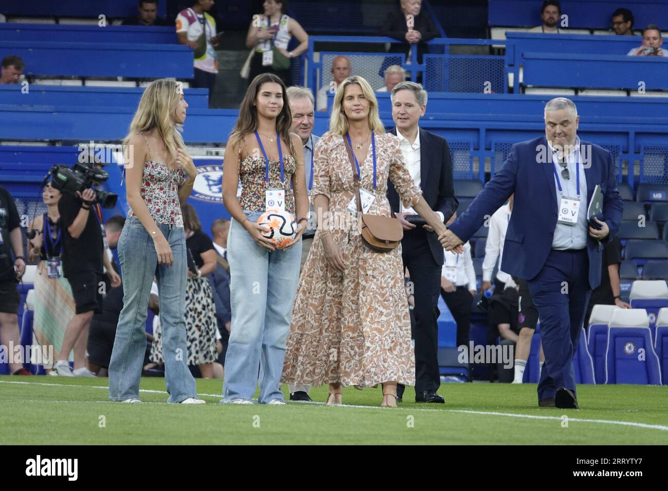 Fulham, London, UK. 9th Sep, 2023. Scenes at Stamford Bridge Stadium as Chelsea Football Club 'Legends' take on the 'LegendsÕ of Europe - Bayern Munich FC - in a cancer charity match in remembrance of their past manager Gianluca Vialli. OPS: VialliÕs wife, Catherine and his daughters, Olivia and Sofia watch opera singer Stuart Pendred, perform Nessun Dorma, which he also sang at their wedding. Credit: Motofoto/Alamy Live News Stock Photo