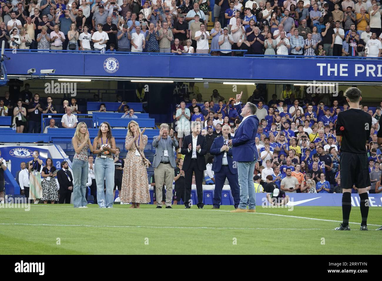 Fulham, London, UK. 9th Sep, 2023. Scenes at Stamford Bridge Stadium as Chelsea Football Club 'Legends' take on the 'LegendsÕ of Europe - Bayern Munich FC - in a cancer charity match in remembrance of their past manager Gianluca Vialli. OPS: VialliÕs wife, Catherine and his daughters, Olivia and Sofia watch opera singer Stuart Pendred, perform Nessun Dorma, which he also sang at their wedding. Credit: Motofoto/Alamy Live News Stock Photo