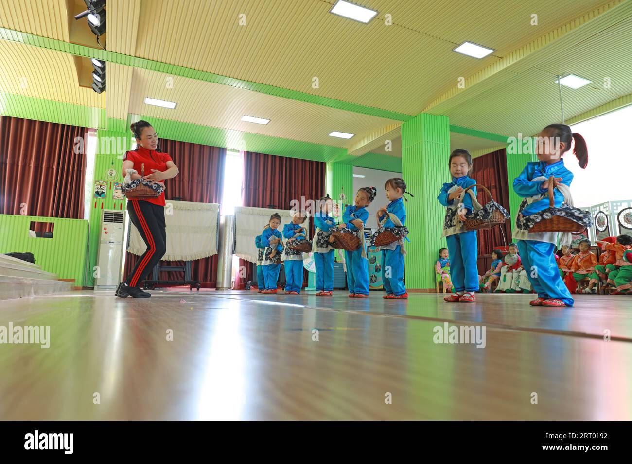 Kindergarten classroom demonstration hi-res stock photography and ...