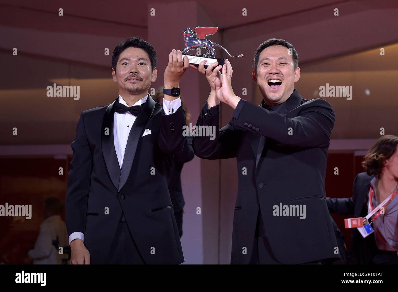 Venice, Italy. 09th Sep, 2023. VENICE, ITALY - SEPTEMBER 09: Hitoshi Omika and Ryûsuke Hamaguchi pose with the Silver Lion Grand Jury Prize Award for 'Evil Does Not Exist' at the winner's photocall at the 80th Venice International Film Festival on September 09, 2023 in Venice, Italy. Credit: dpa/Alamy Live News Stock Photo