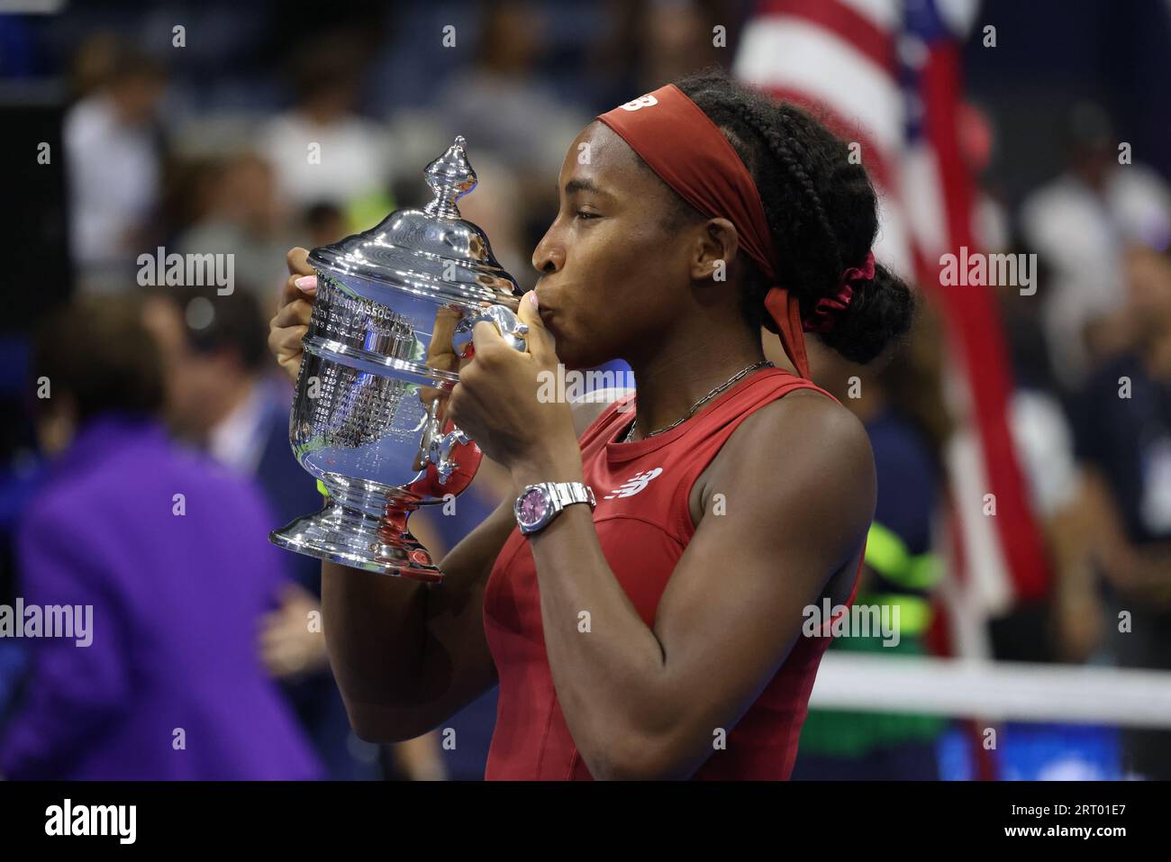 New York, United States. 09th Sep, 2023. Coco Gauff hoists the US Open trophy after defeating Ayrna Sabalenka in the women's final to claim the US Open title and her first grand slam victory. Credit: Adam Stoltman/Alamy Live News Stock Photo