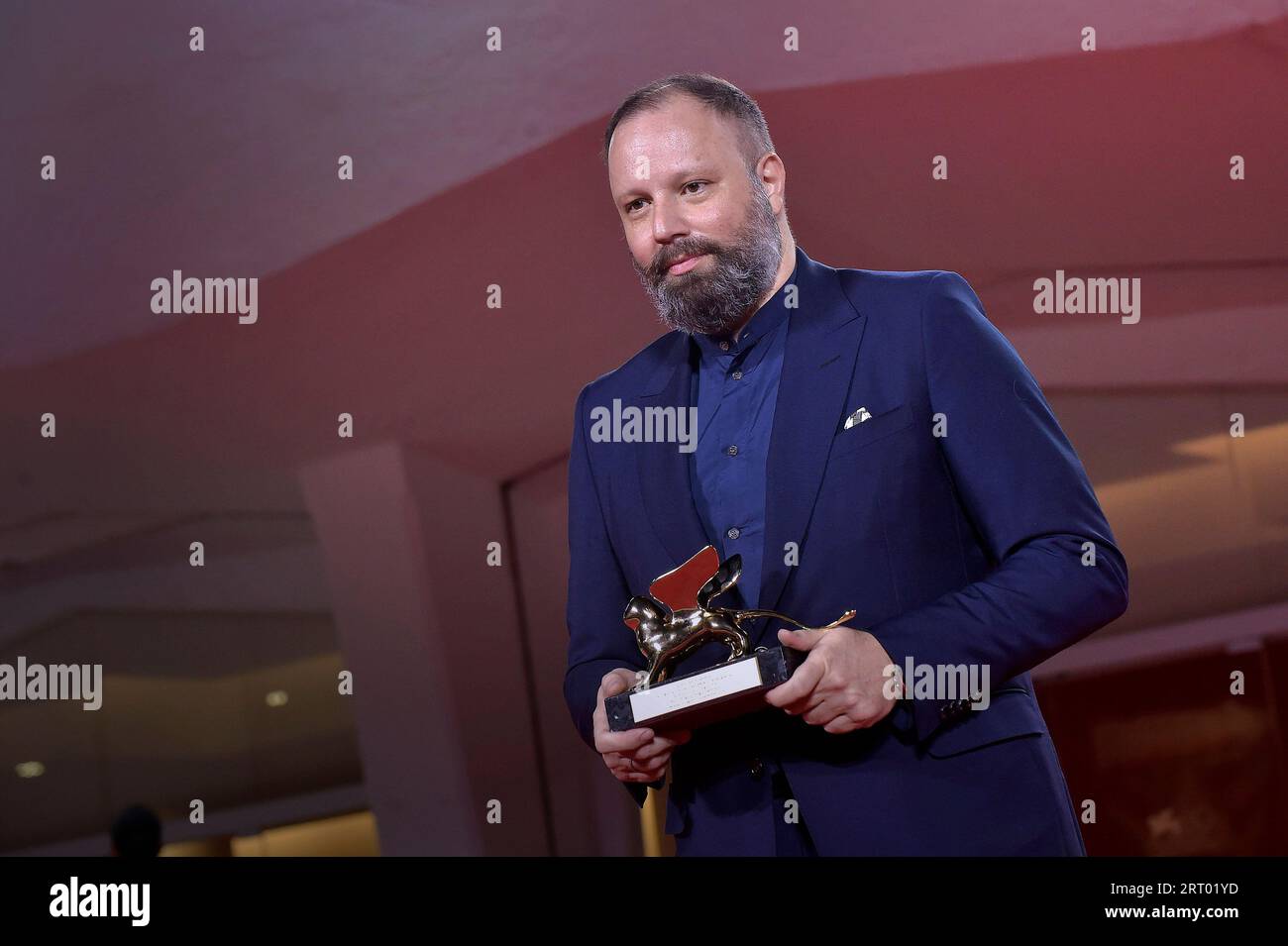 Venezia, Italy. 09th Sep, 2023. Yorgos Lanthimos poses with the Golden Lion for Best Film for 'Poor Things' at the winner's photocall at the 80th Venice International Film Festival on Saturday, September 9, 2023 in Venice, Italy. Photo by Rocco Spaziani/UPI Credit: UPI/Alamy Live News Stock Photo