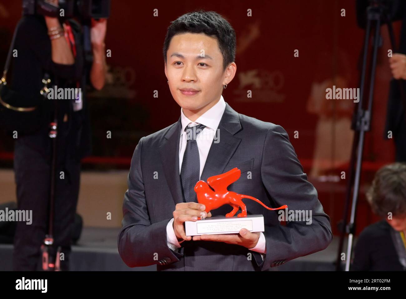 Venice Lido, Italy. 09th Sep, 2023. Lee Hong-Chi poses with the Lion of the Future - Luigi De Laurentiis Award for a Debut Film for film 'Love Is A Gun' at the winner's photocall at the 80th Venice International Film Festival. Credit: SOPA Images Limited/Alamy Live News Stock Photo