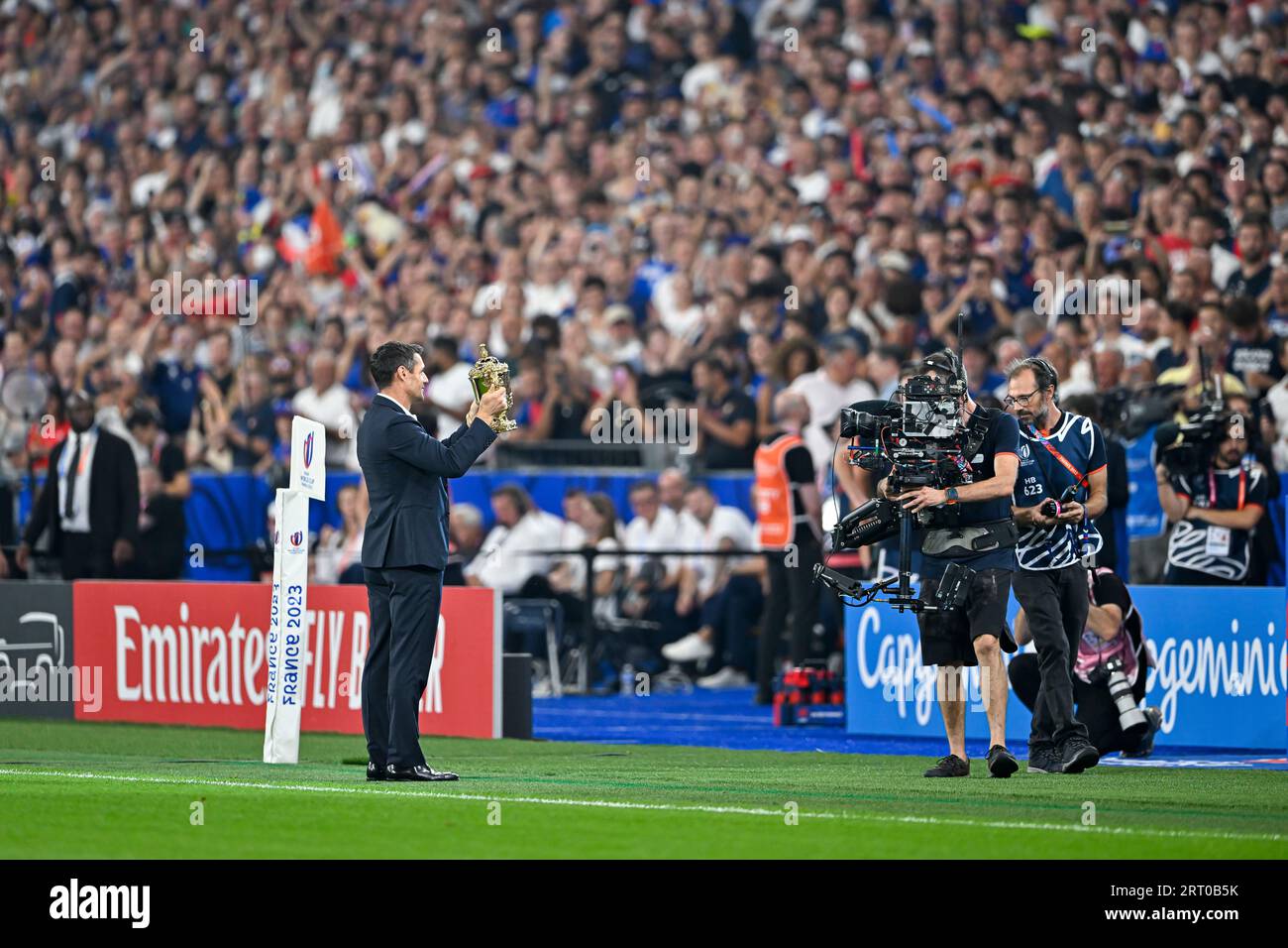 Paris, France. 08th Sep, 2023. Daniel Dan Carter with the trophy during the Rugby World Cup RWC 2023, Pool A match between France and New Zealand All Blacks on September 8, 2023 at Stade de France in Saint-Denis near Paris, France. Credit: Victor Joly/Alamy Live News Stock Photo