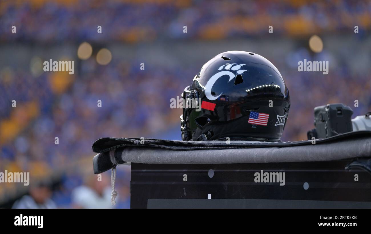 Pittsburgh, PA, USA. 09th Sep, 2023. Bearcats helmet during the Pitt Panthers vs Cicinnati Bearcats in Pittsburgh, PA. Jason Pohuski/CSM(Credit Image: © Jason Pohuski/Cal Sport Media). Credit: csm/Alamy Live News Stock Photo